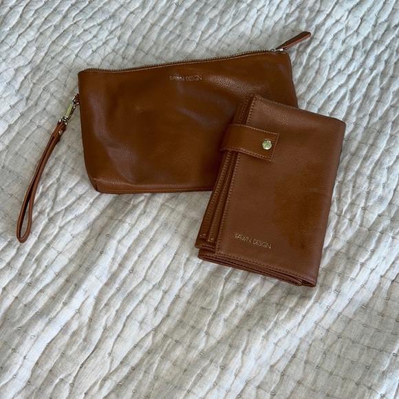 Fawn Design Brown pebbled leather Changing Clutch with changing pad - Picture 1 of 7